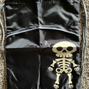 Spooky Bones Thirty One Cinch bag. NWOT glows in the dark